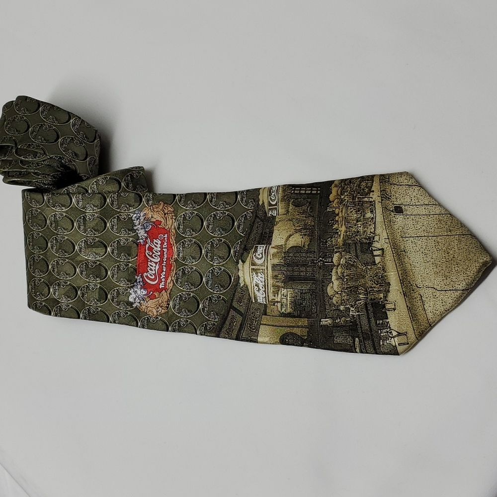Coca-Cola Classic Vintage Print Tie